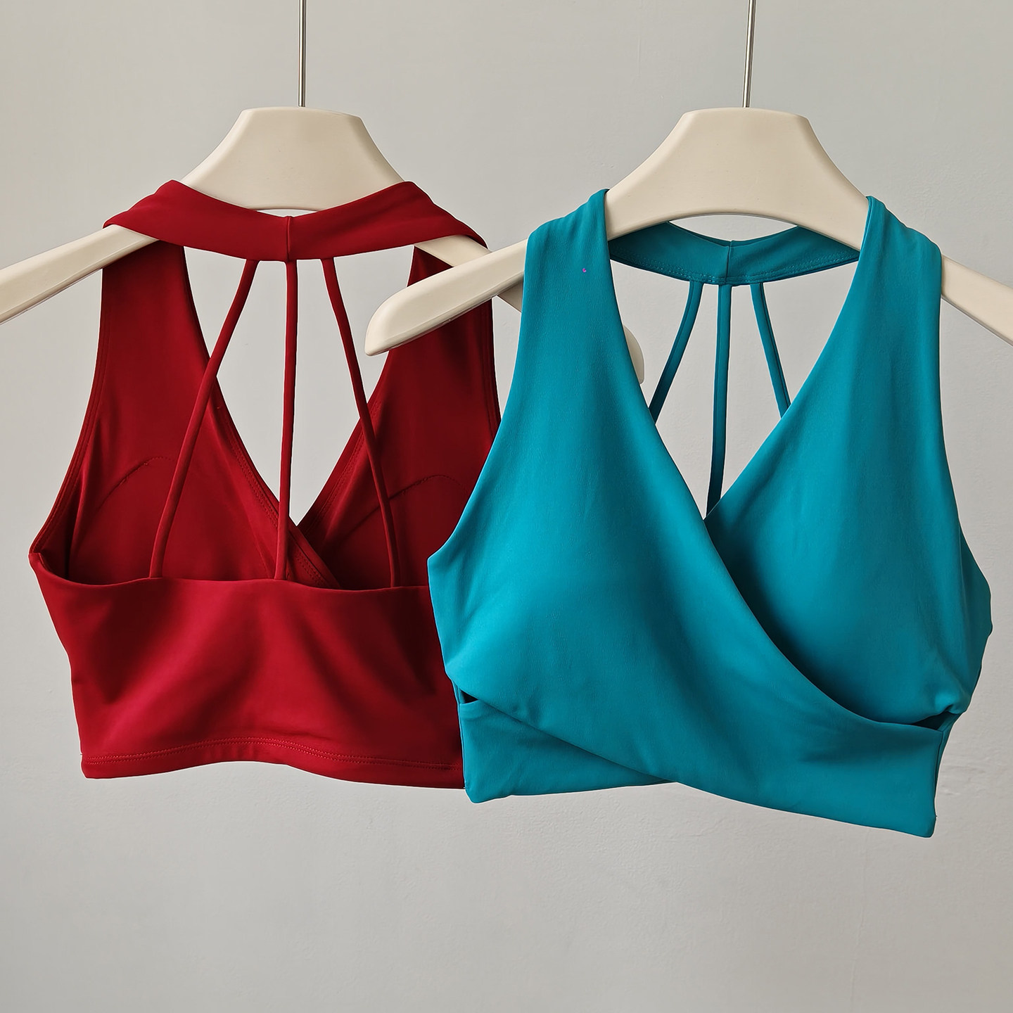 เสื้อชั้นในกีฬาแบบครอสคอวีออลอ - Pilates Yoga One บทวิจารณ์และราคา